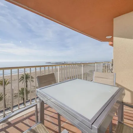 R13 Beachfront Apartment Segur *