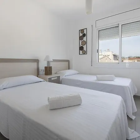 R13 Beachfront Apartment Segur